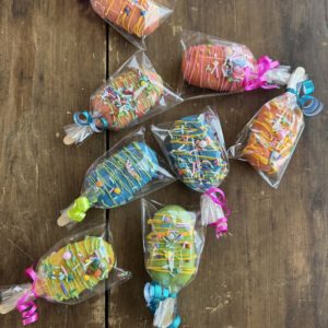 Cakes pop arc-en-ciel